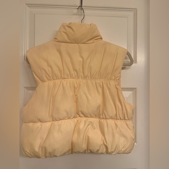 H&M Divided Women’s Puffer Vest in Pale Yellow, Size Small - Picture 2 of 3